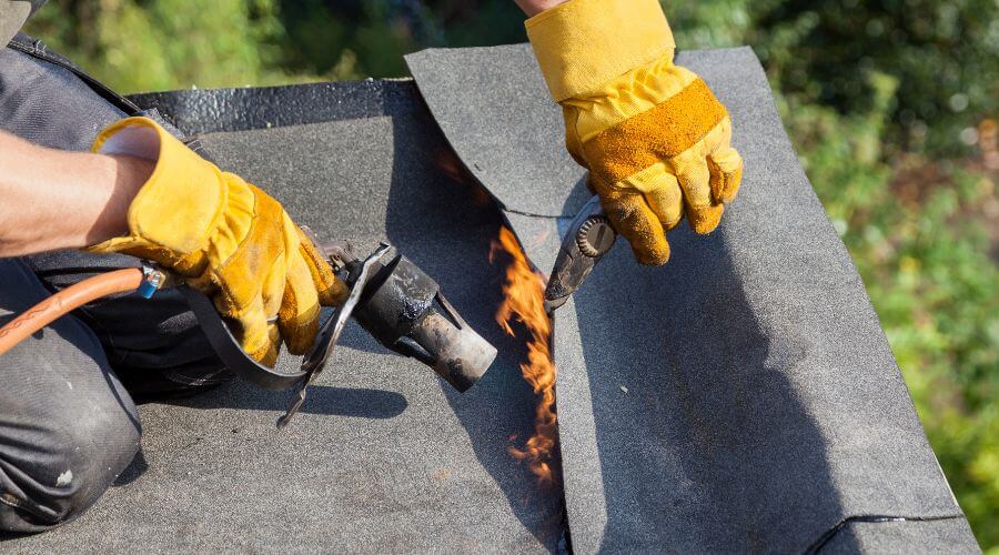 Professional gutter cleaning in Indianola, MS
